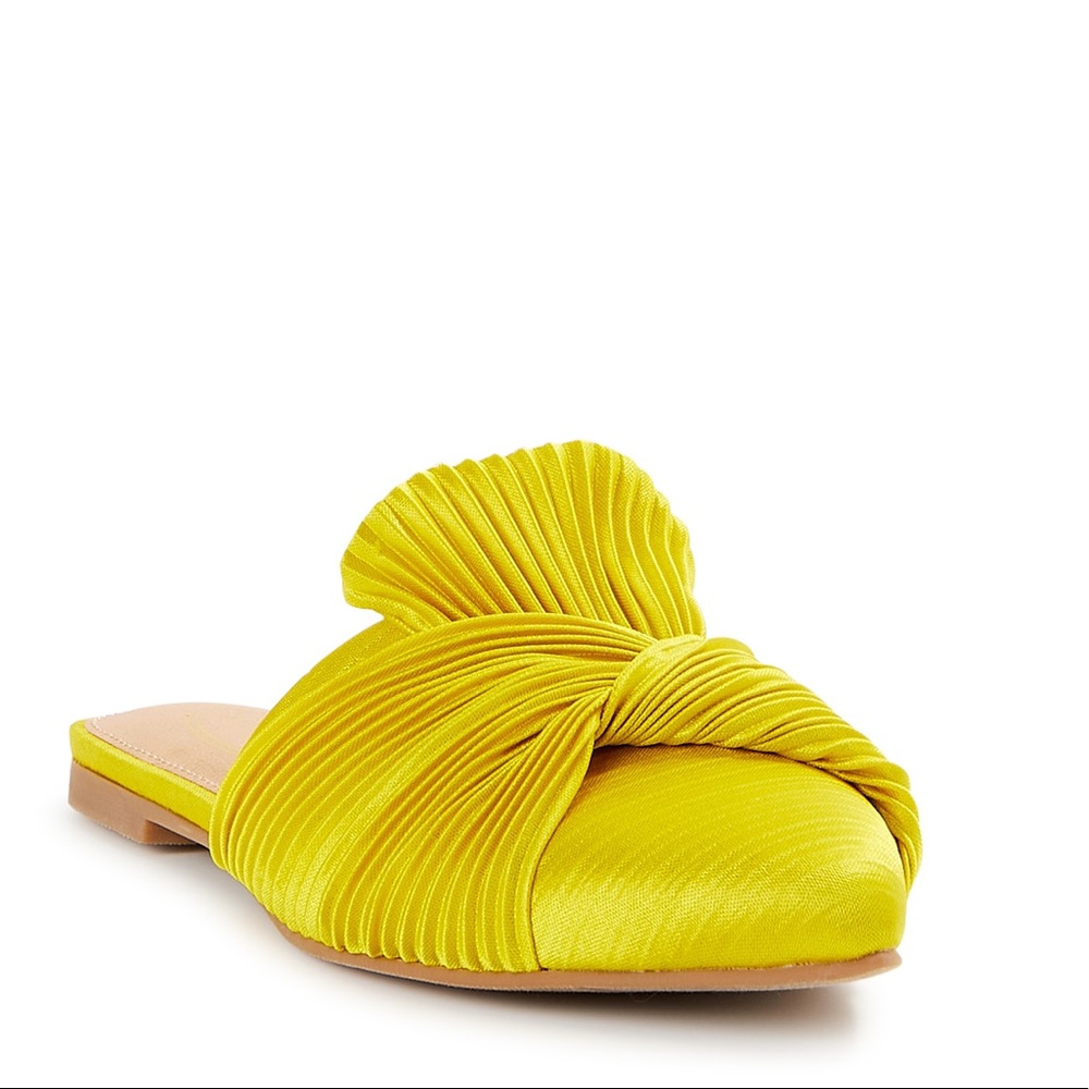 NWT Scoop NYC yellow green satin mules
